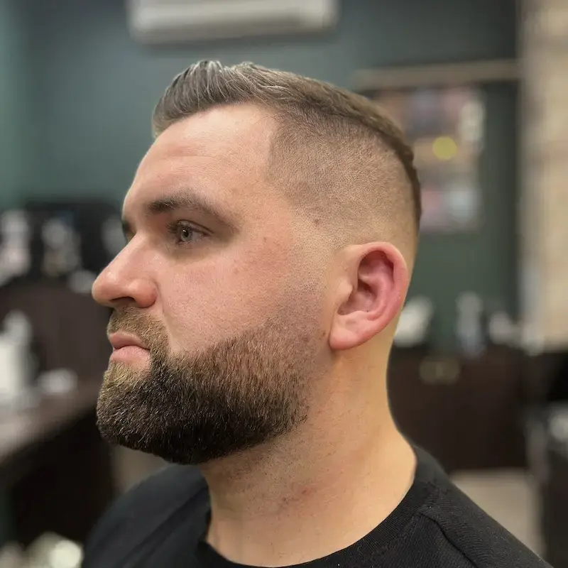 Profesjonalna stylizacja i trymowanie długiej brody w barbershopie w Rzeszowie